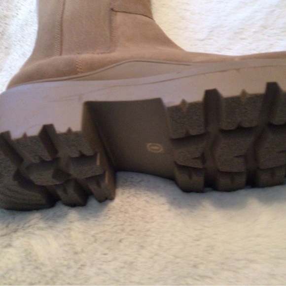 NEW ,Aqua Jessy TAUPE Suede Boots, size 8 M, never Worn exclusive Bloomingdales. - Picture 4 of 6
